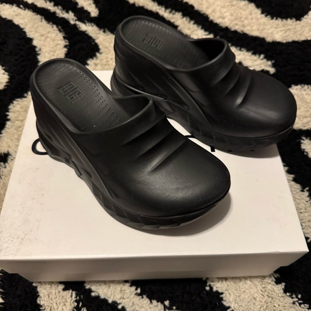 Givenchy marshmallow sandals
